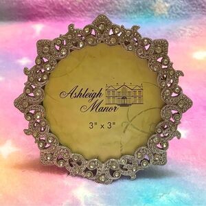 Ashleigh Manor frame around